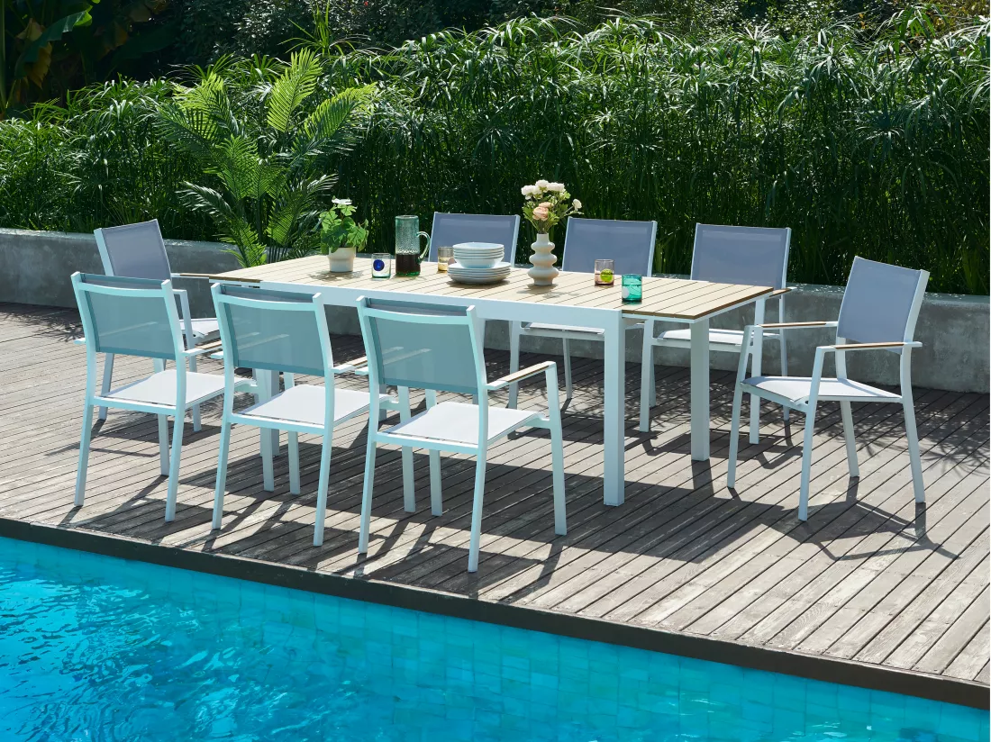 Salle à manger de jardin en aluminium et polywood : une table extensible L.170/230 cm et 8 fauteuils empilables - Naturel clair et gris - MACILA de MYLIA