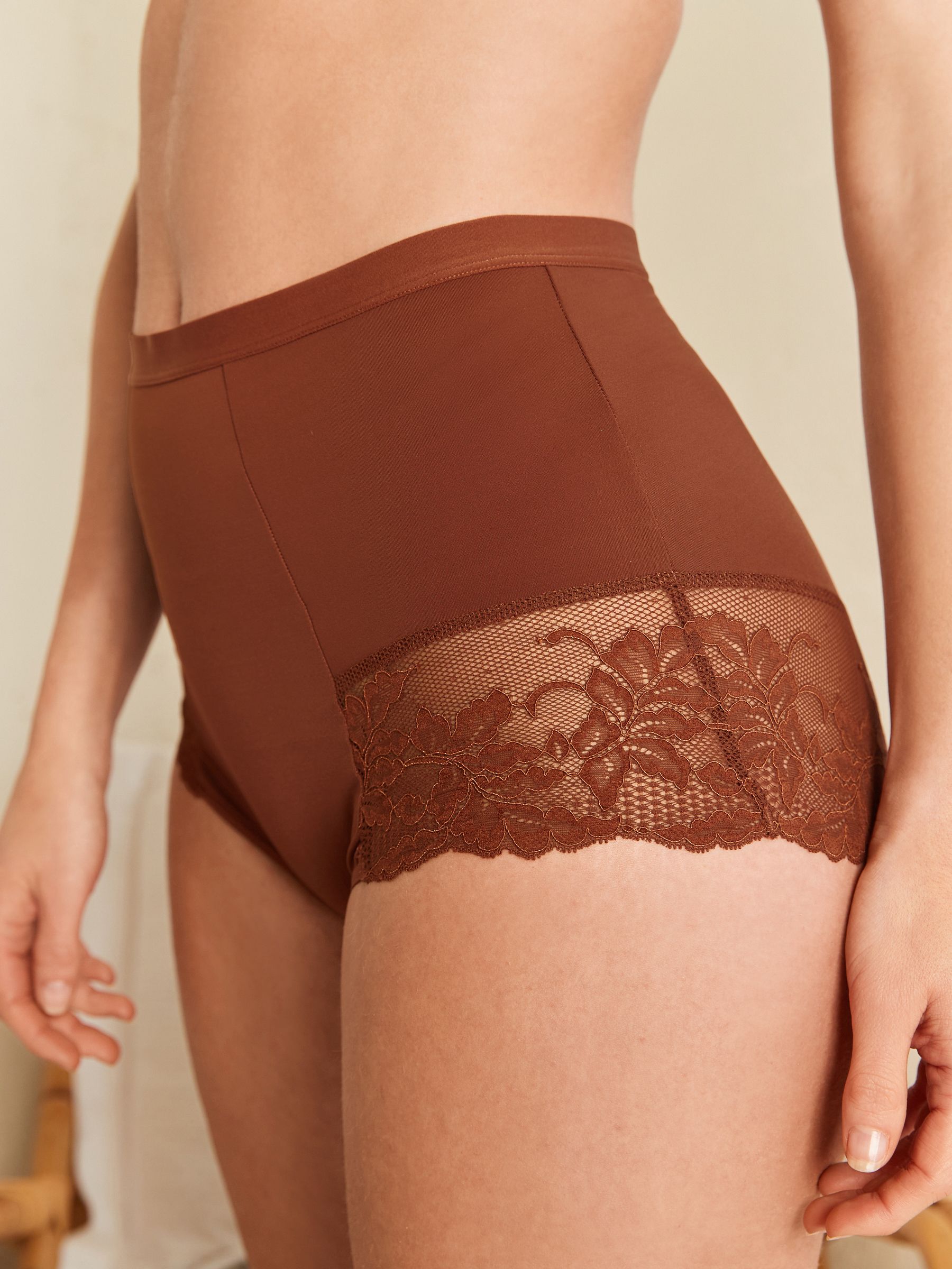 Caramel-nude - Verpakking van 2 Braziliaanse slipjes met kanten achterkant en buikcorrigerend effect en print