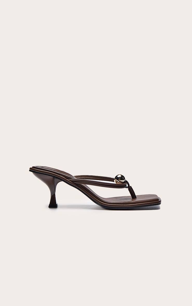 Chocolat Mules À Talon Moyen En Synthétiquecuir Avec Bride Entre-orteils Carrée Et Détails Dorés
