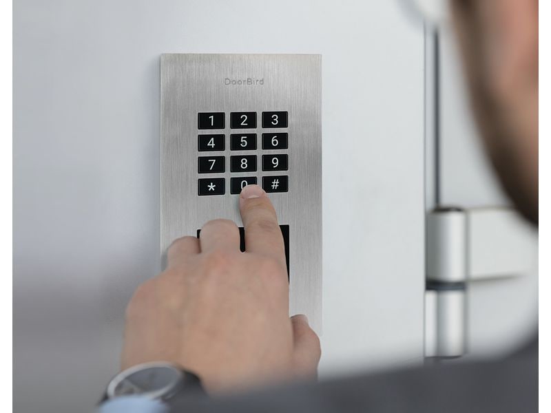 Doorbird Zutrittskontrollsystem A1121 Unterputz PoE-fähig, Smarte Multi-Technologie Zutrittskontrolle