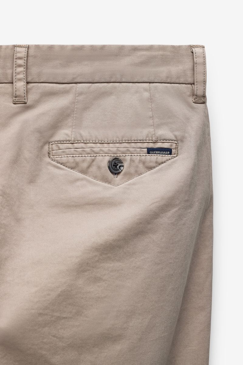 CALÇAS CHINO TAPERED FIT COM PINÇAS