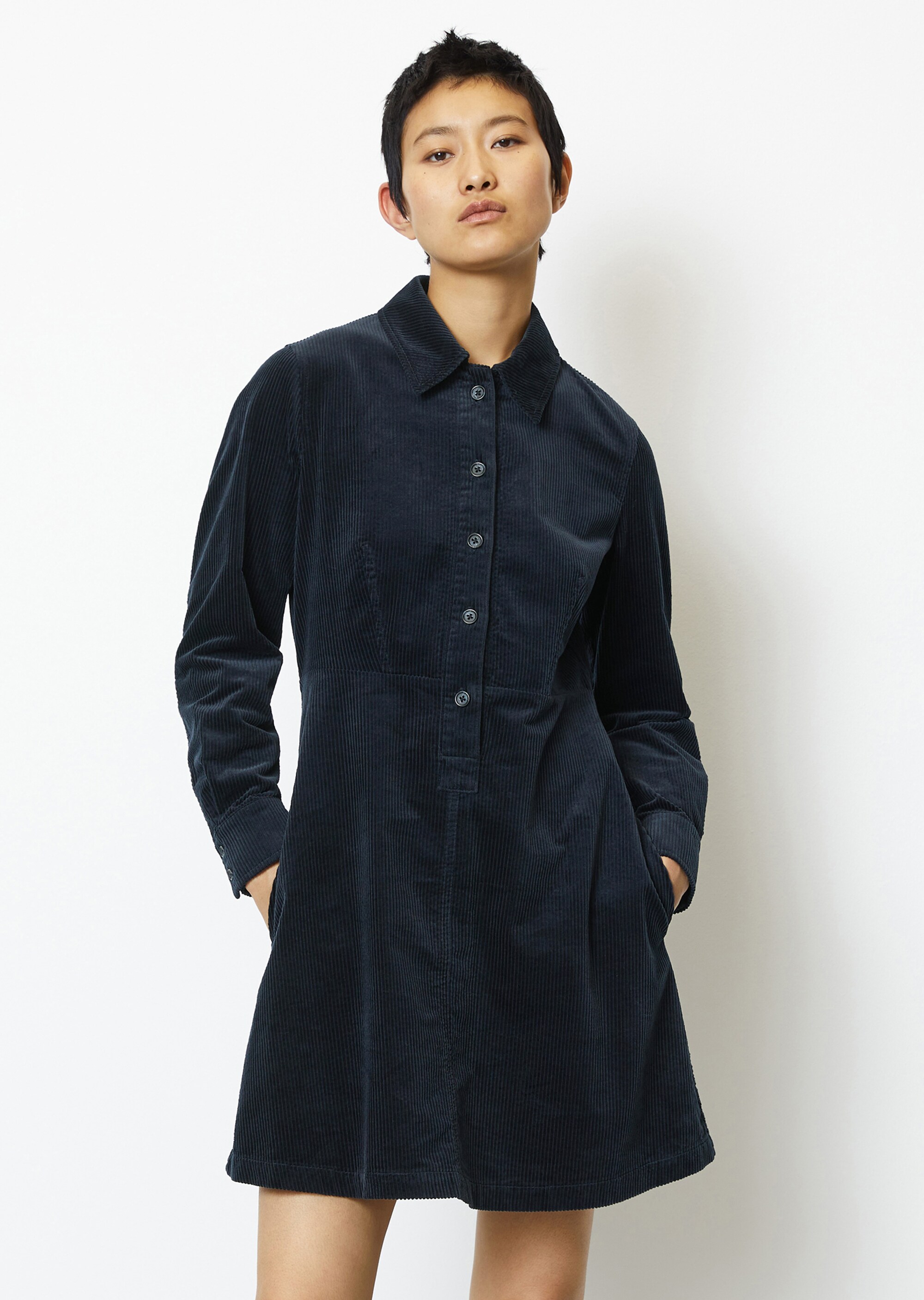 Kurzes Cordkleid fittedaus Organic Cotton