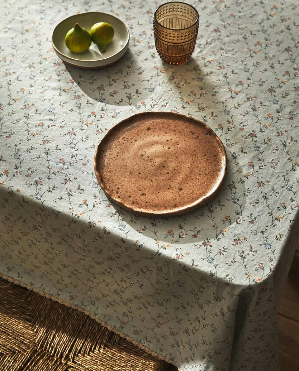 TOALHA DE MESA COM ESTAMPA FLORAL MINI