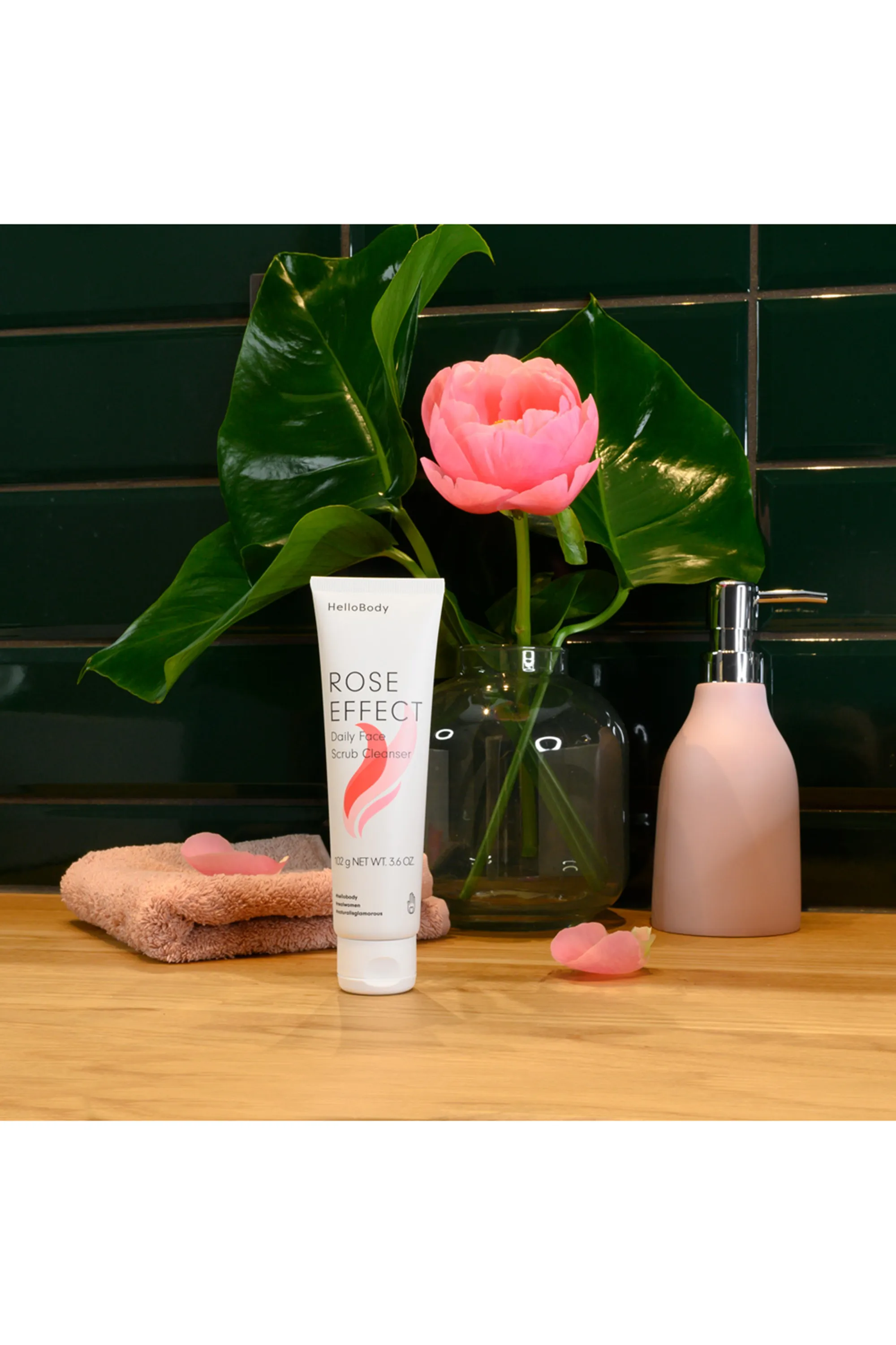 HelloBody Exfoliant visage doux Rose Effect pour tous types de peaux-100 ml