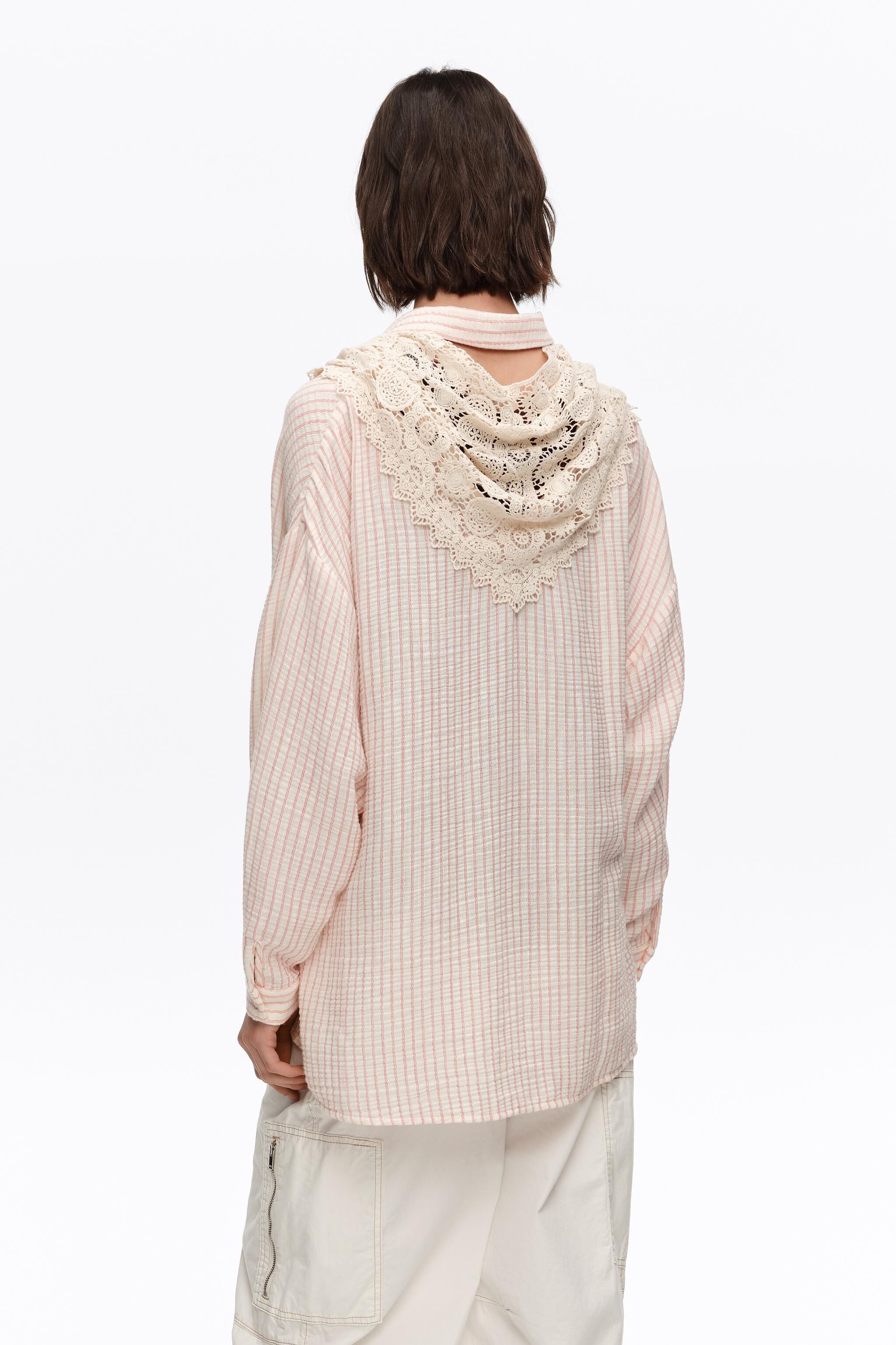 Camisa de crochê listrada vermelha com cachecol