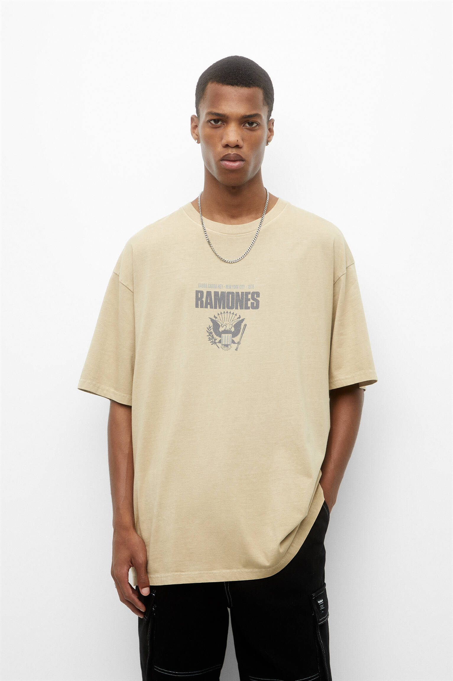 Camiseta Ramones tingida em peça - Areia