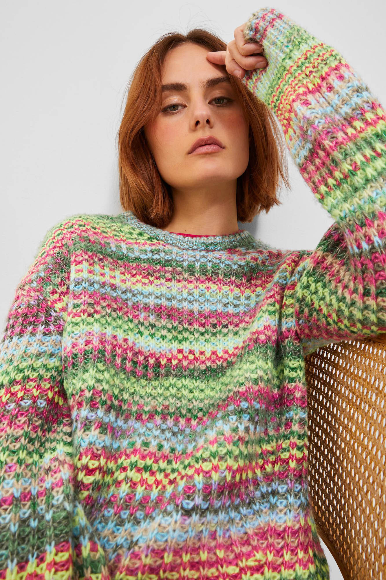 Suéter feminino multicolorido de tricô médio