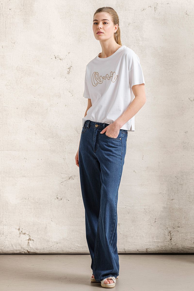 T-SHIRT OVERSIZE COM BORDADO