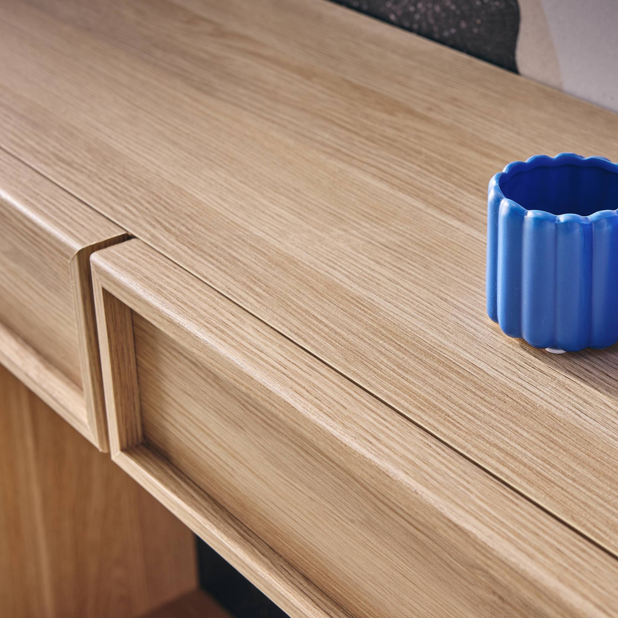 sweeek - Sidetable houteffect 2 lades en plank