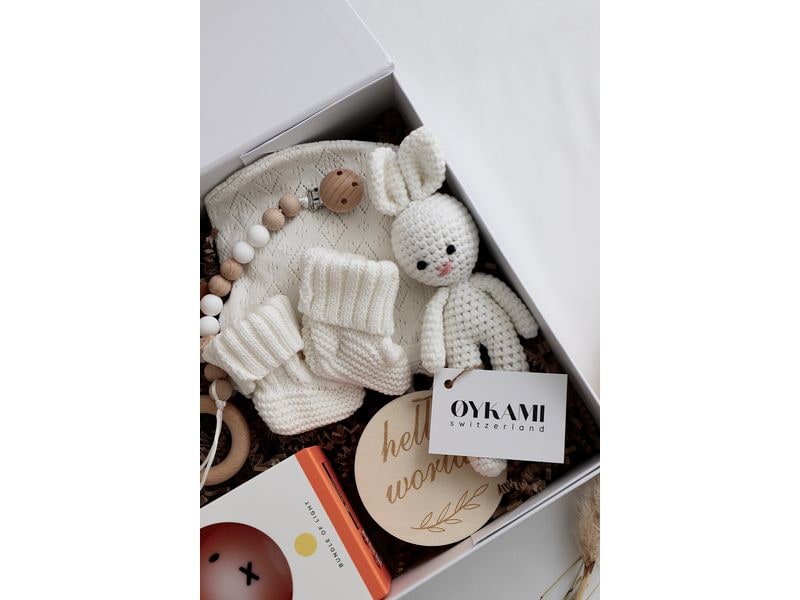 Oykami Geschenkset Savannah Baby-Geschenkbox in neutralen Farben mit Miffy-Nachtlicht