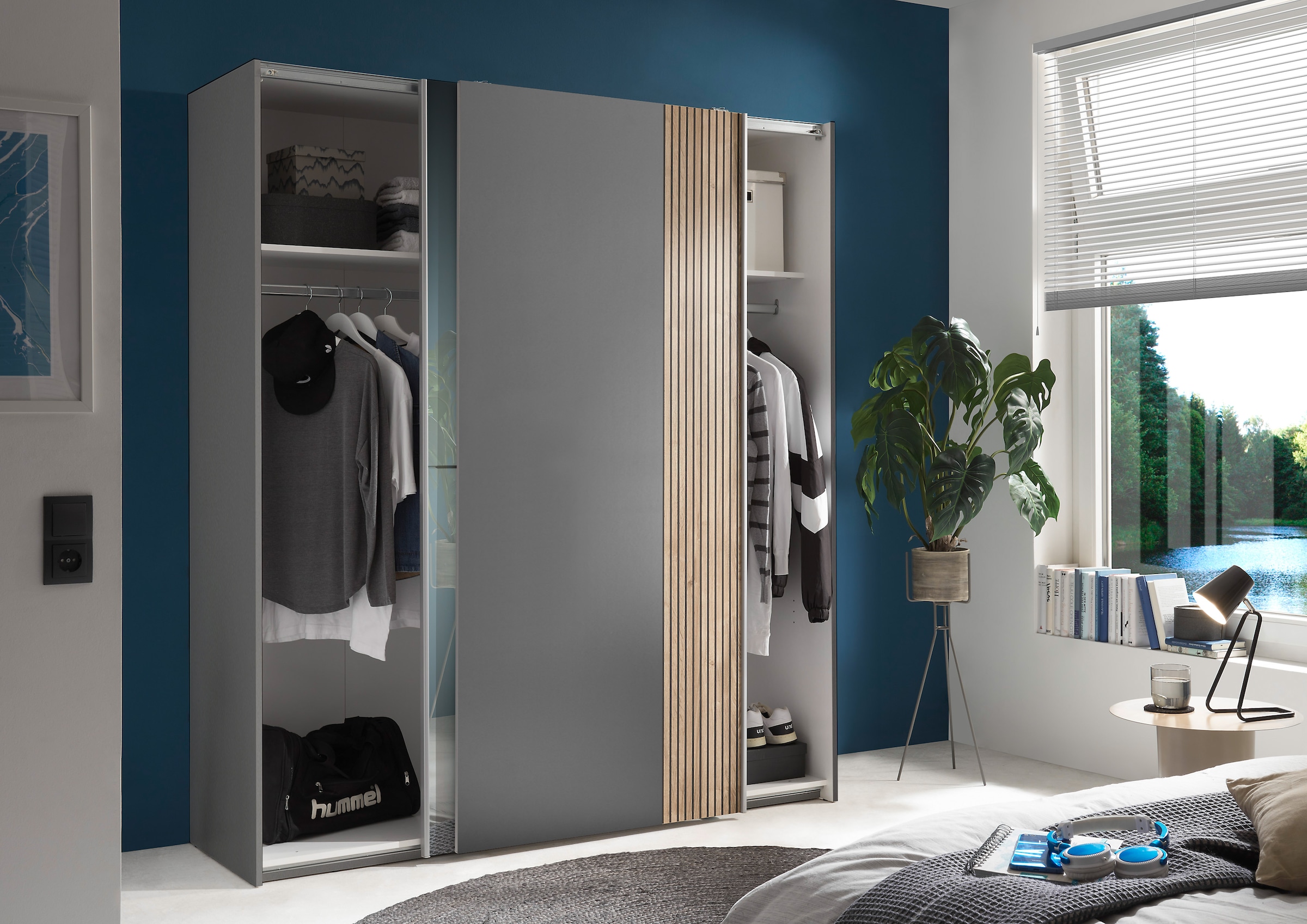 Schlafkontor Schwebetürenschrank »Berno Kleiderschrank mit Schiebetüren und Spiegelfront« Rillenoptik & Graphitabsetzung