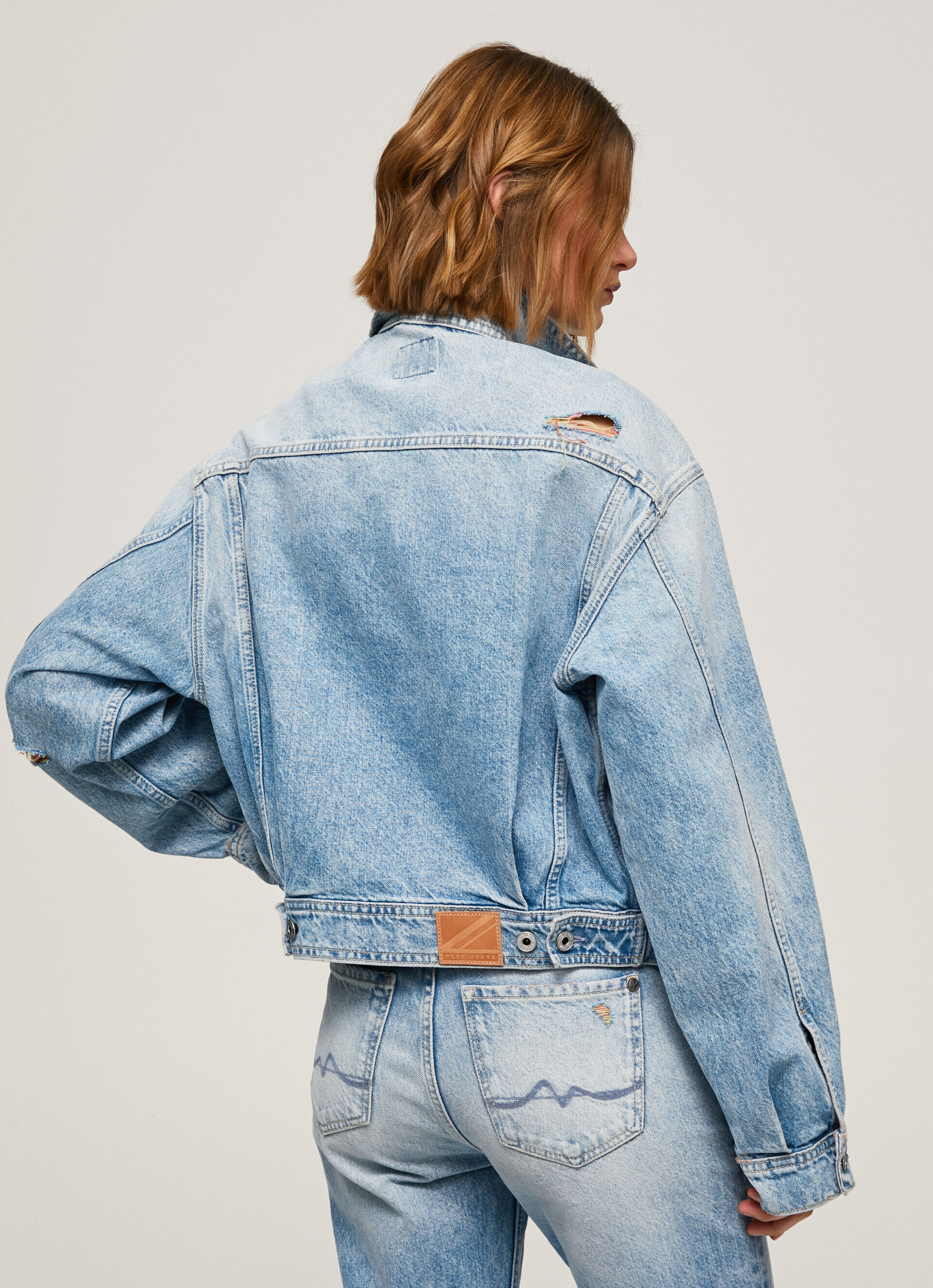 Jaqueta jeans com detalhes rasgados - jeans