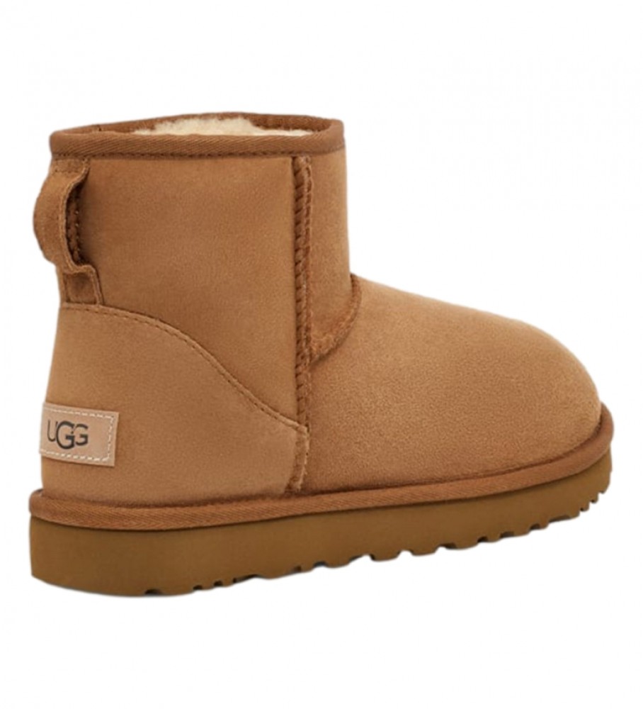 Botas de cano curto UGG Classic Mini II em couro cor camelo