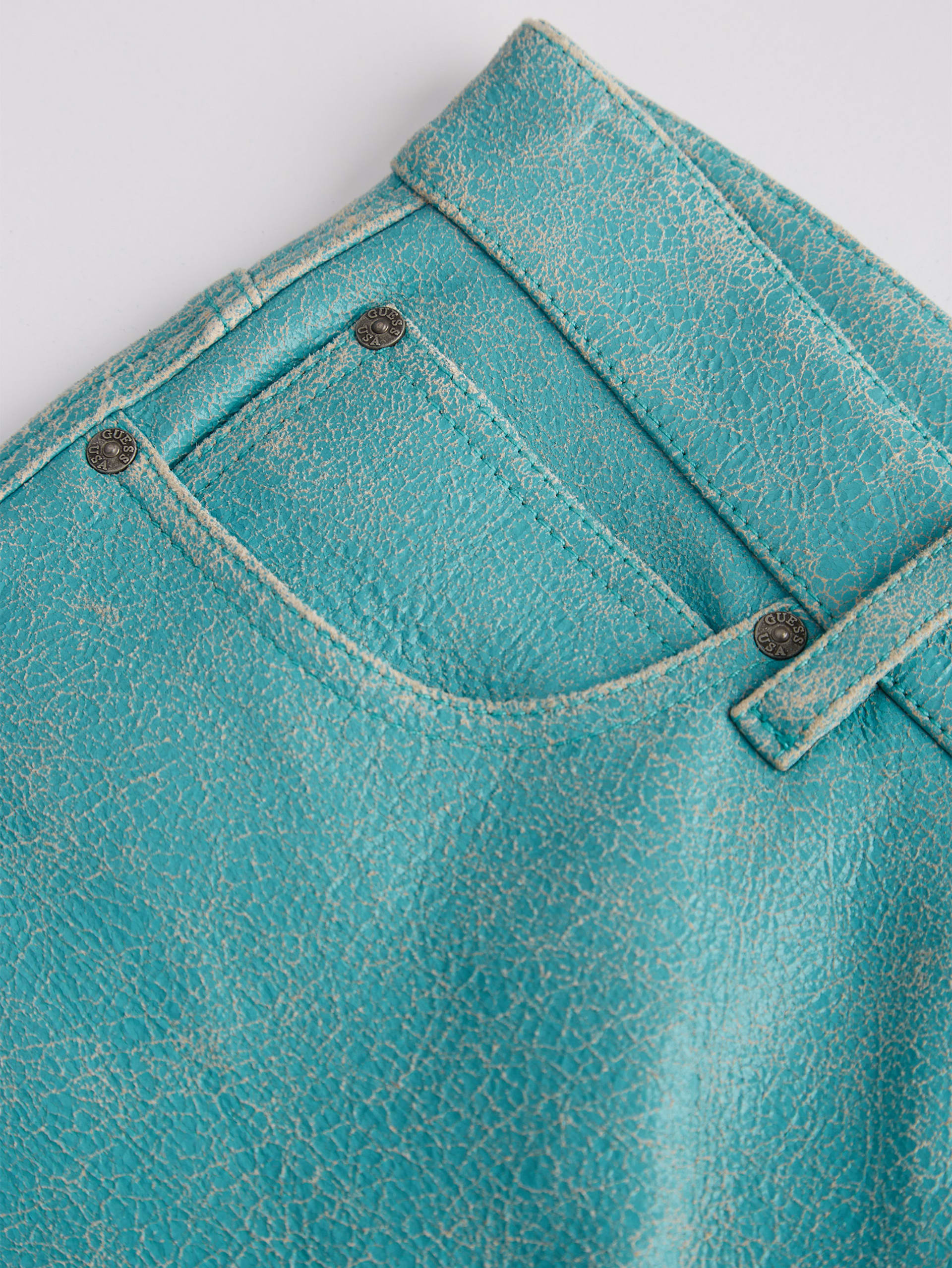 Shorts de couro rachado