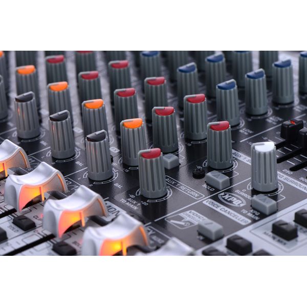 Behringer Xenyx QX1832 USB