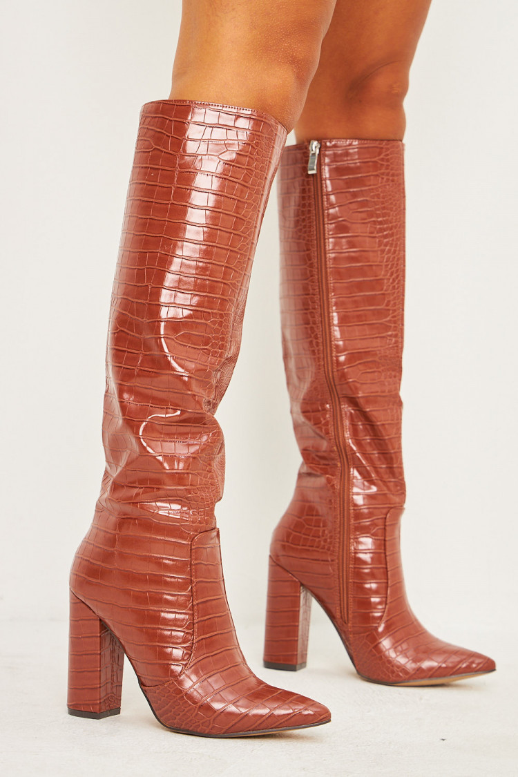Bottes marrons laquées effet croco talon bloc