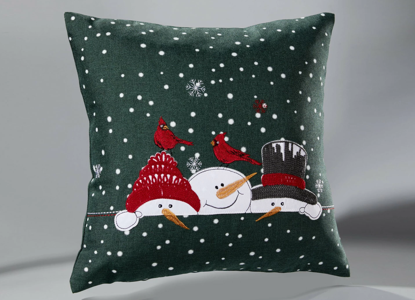 Zauberhafte Tisch- und Raumdekoration mit Schneemann-Motiven