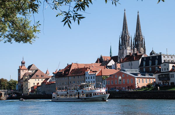 Frühstück Regensburg und Walhalla Schiffsrundfahrt