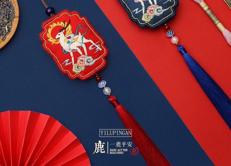 Embroidery Kingdom - DIY-borduurpakket met hertenamulet