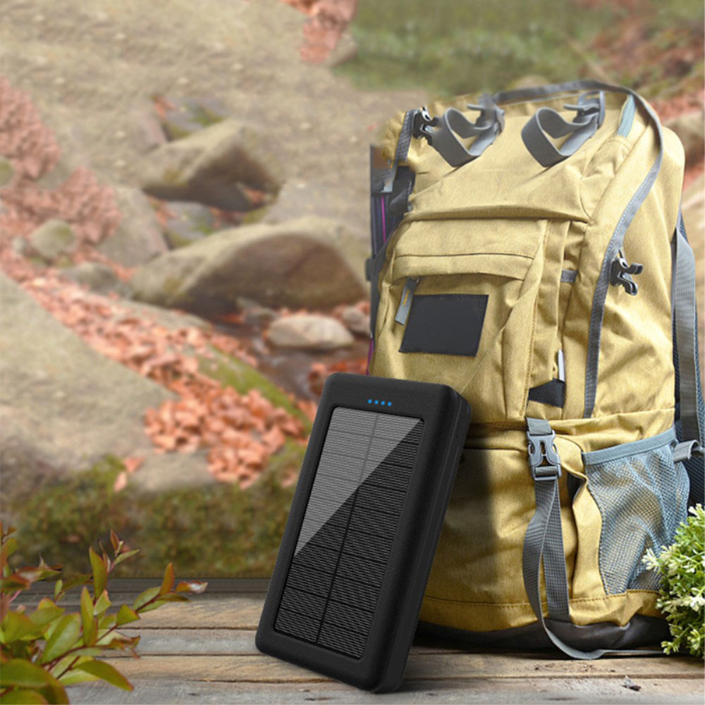10000mAh Solar Powerbank mit 4x USB A Anschluss   LED Taschenlampe - Schwarz