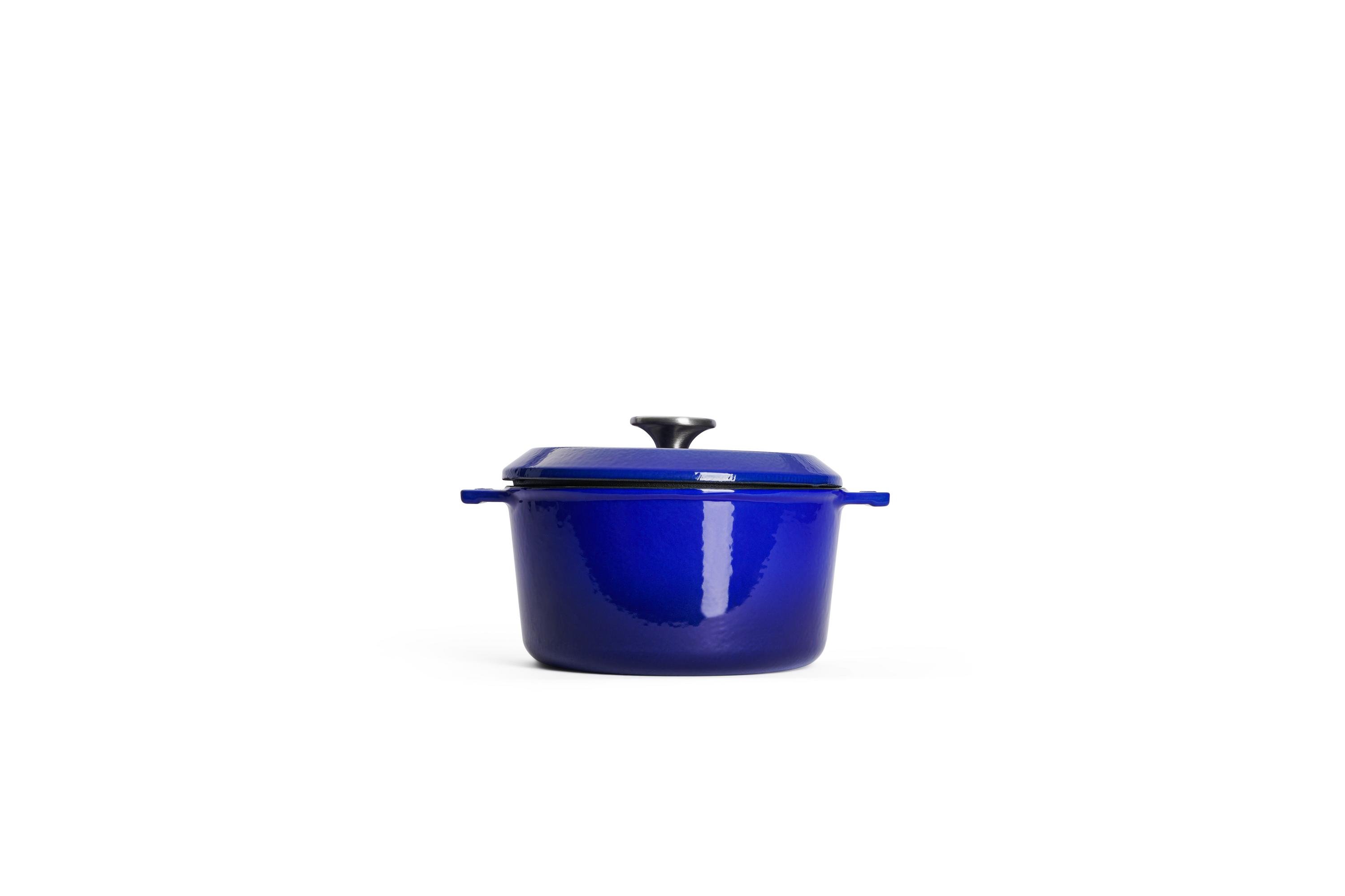 Iron Servierpfanne, Ø 20 cm, und Gusstopf, Ø 20 cm - Farbe: Cobalt Blue von WOLL