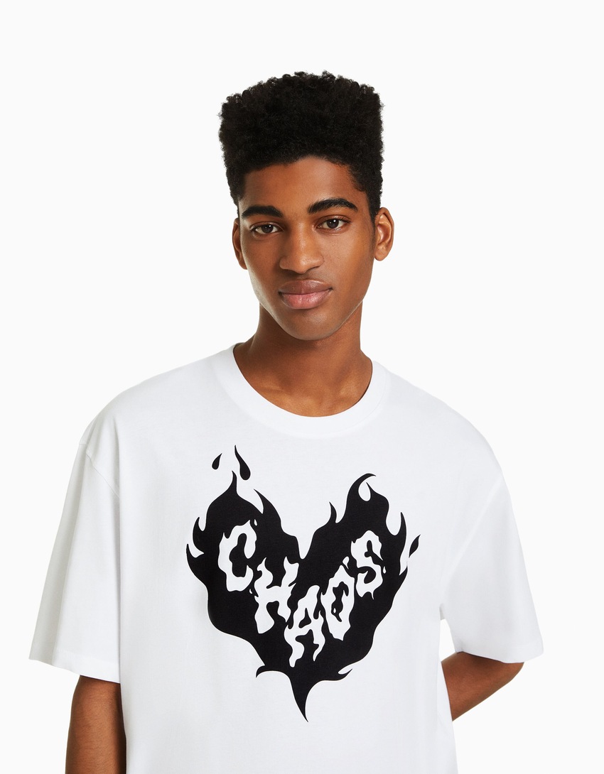 Camiseta de manga curta com estampa e modelagem quadrada