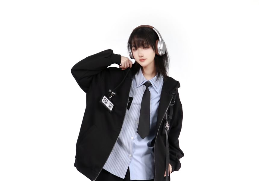 Florimi - Hoge taille gestreepte haak-en-oog mini A-lijn rok / Overhemd met lange mouwen en knoopsluiting / Naambadge accent, gesp en ritshoodie / Effen wijde broek / Stropdas / Set