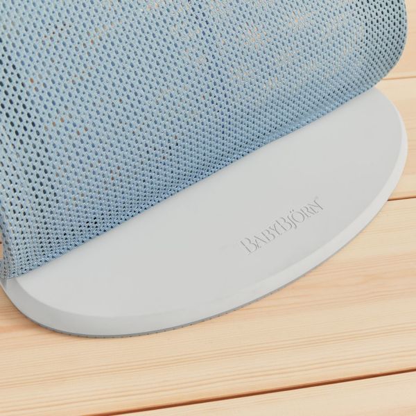 BabyBjörn Balance Soft Wipstoel Mesh Hemelsblauw / Wit