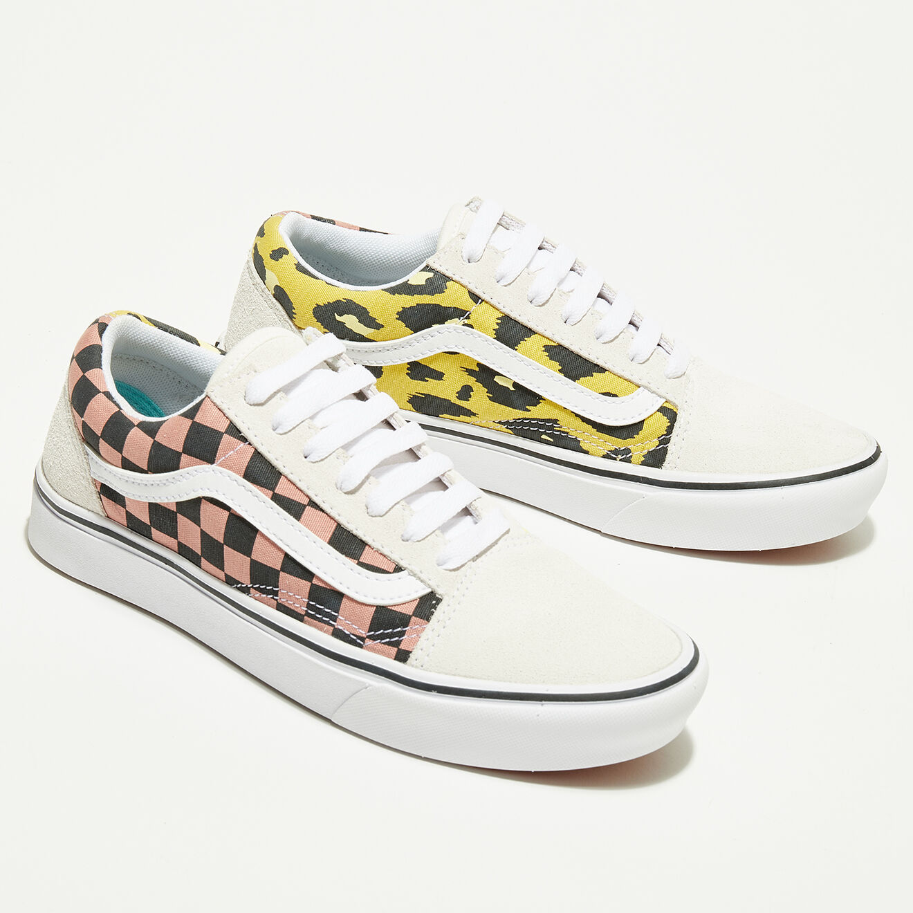 Vans Sneakers en Velours de Cuir & Toile Mixed Media Comfycush Old Skool blanc/jaune/rose/noir
