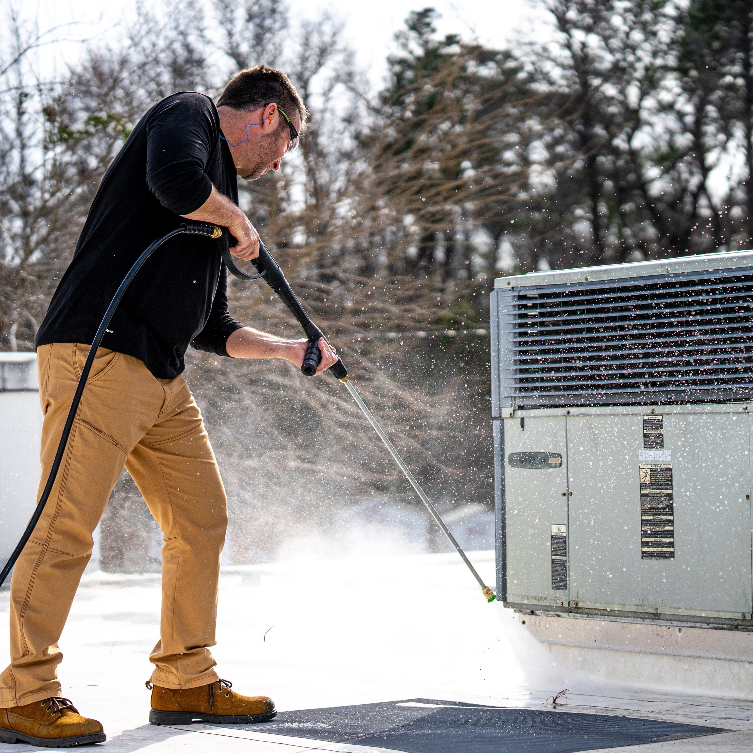 DEWALT DXPW4440 4400 PSI AT 4.0 GPM COLD WATER GAS PRESSURE WASHER POWERED BY HONDA WITH AAA TRIPLEX PUMP