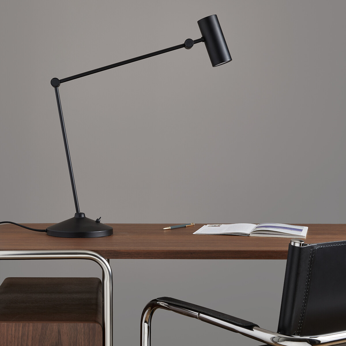 AM.PM<br>Luminária de mesa articulada em ferro, Eréni