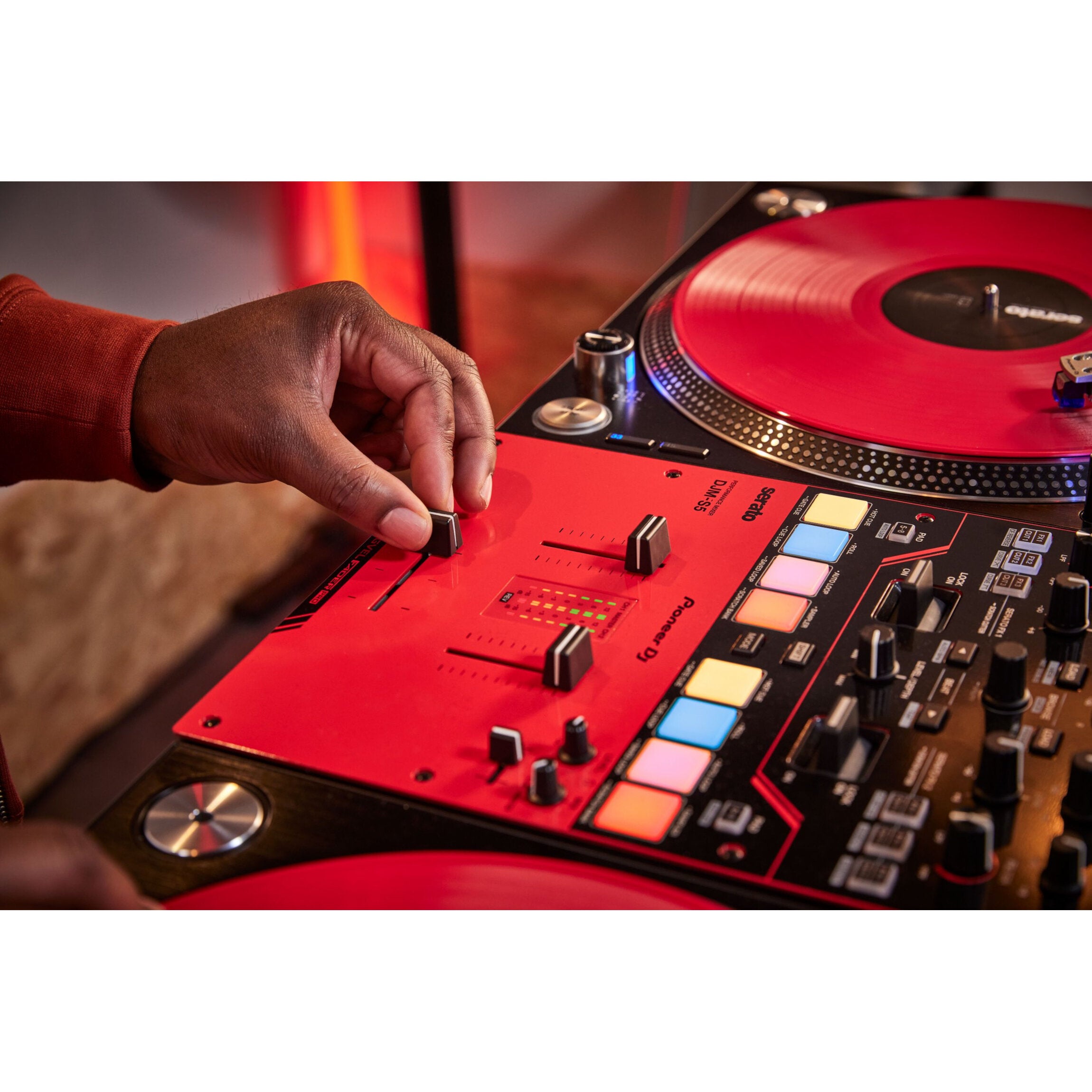 Pioneer DJ DJM-S5 2-kanaals scratch-style DJ-mixer voor Serato DJ Pro