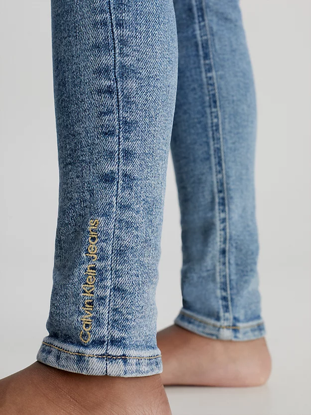 Calça jeans skinny a vita media