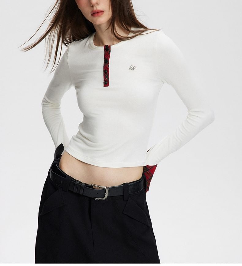Rosesand - Slim-fit gebreide top met lange mouwen en halve knopen en geruit paneel