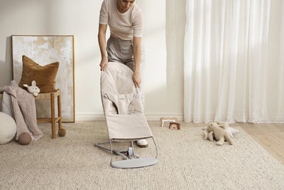BabyBjörn Bliss Vippestol Vevet Mélange, Lys beige
