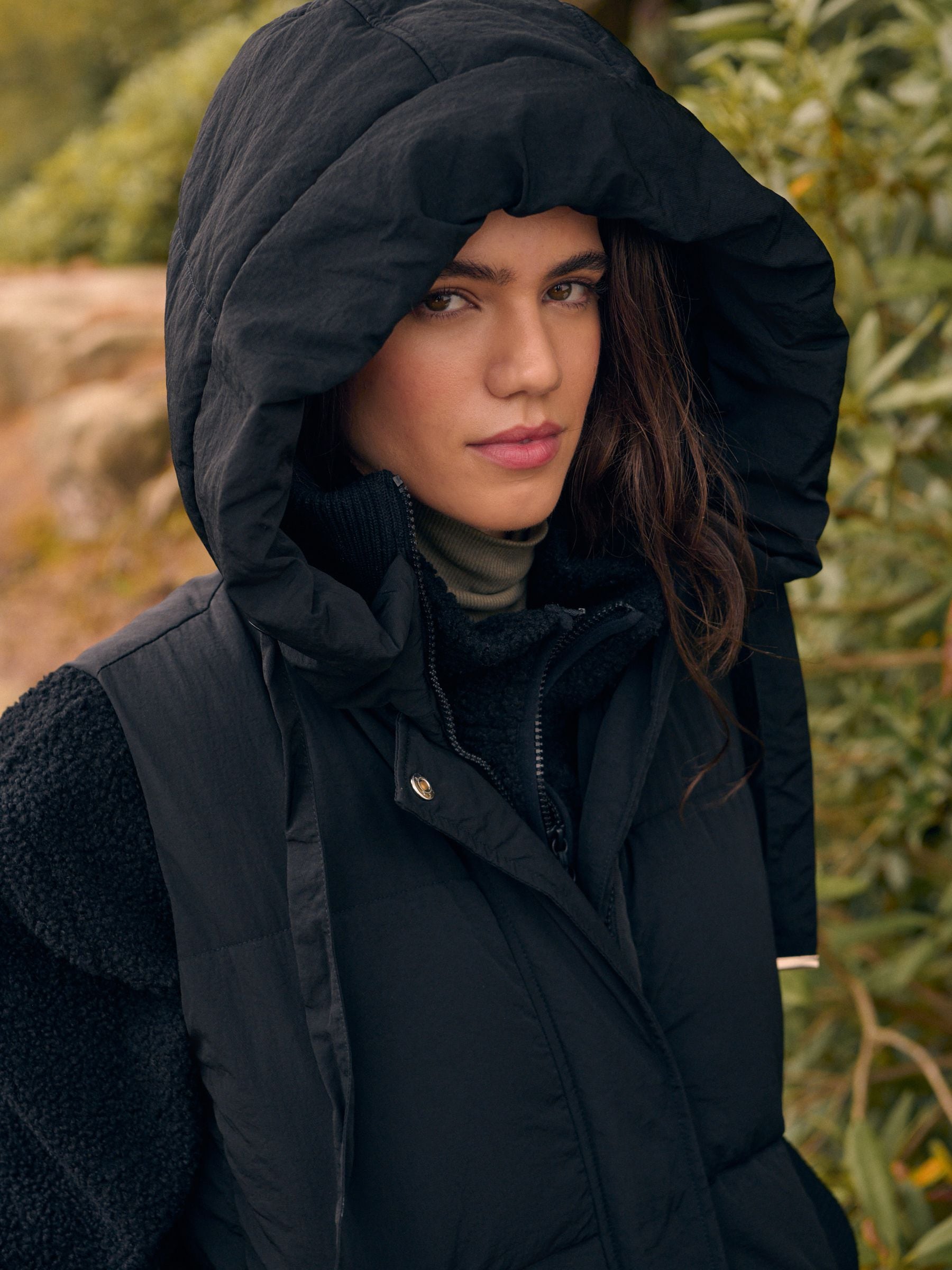 Zwart - Shower Resistant Knit Collar Hooded Padded Gilet