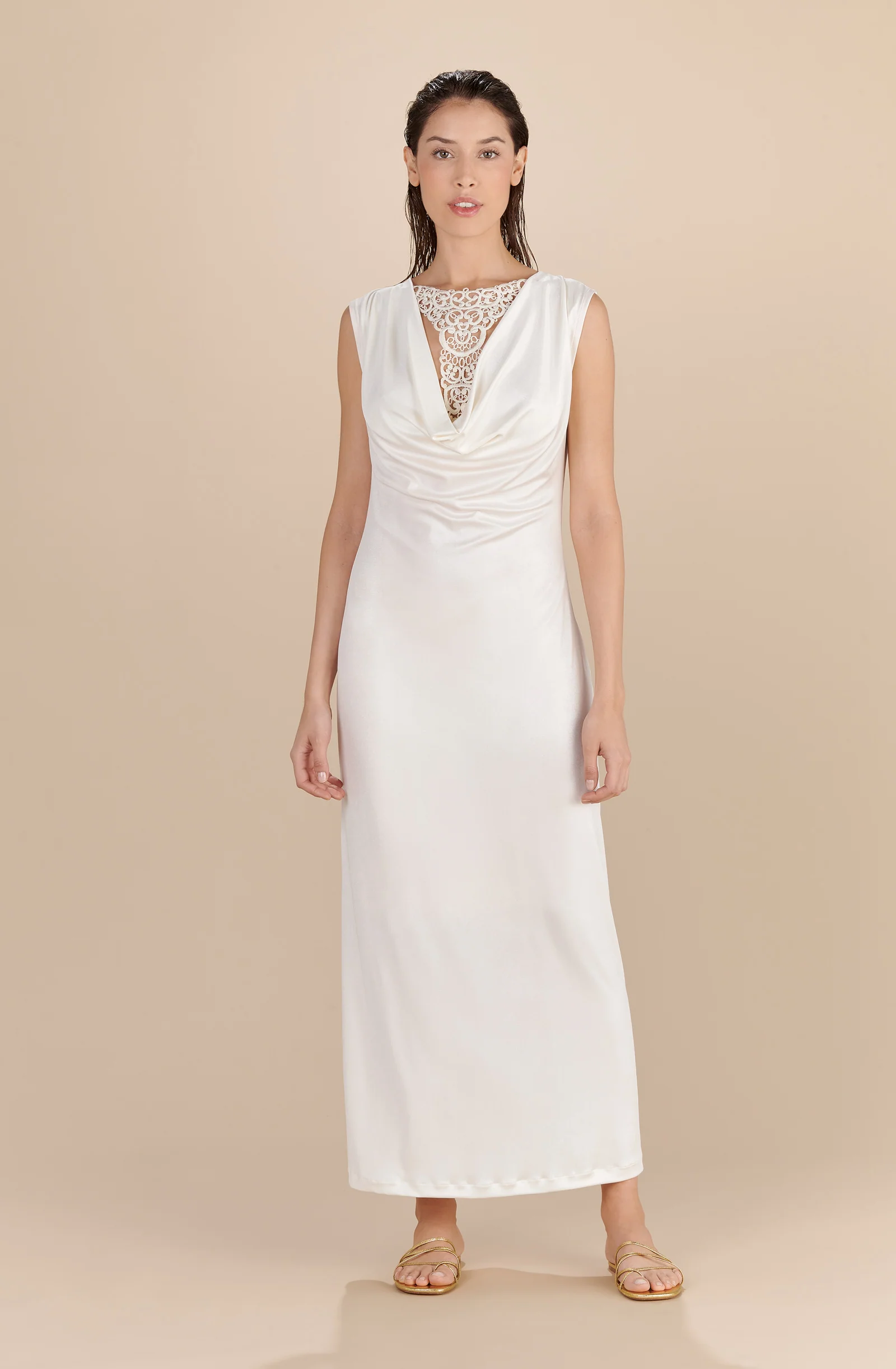 reanne Robe longue nacre à décolleté bénitier et guipure Nacre