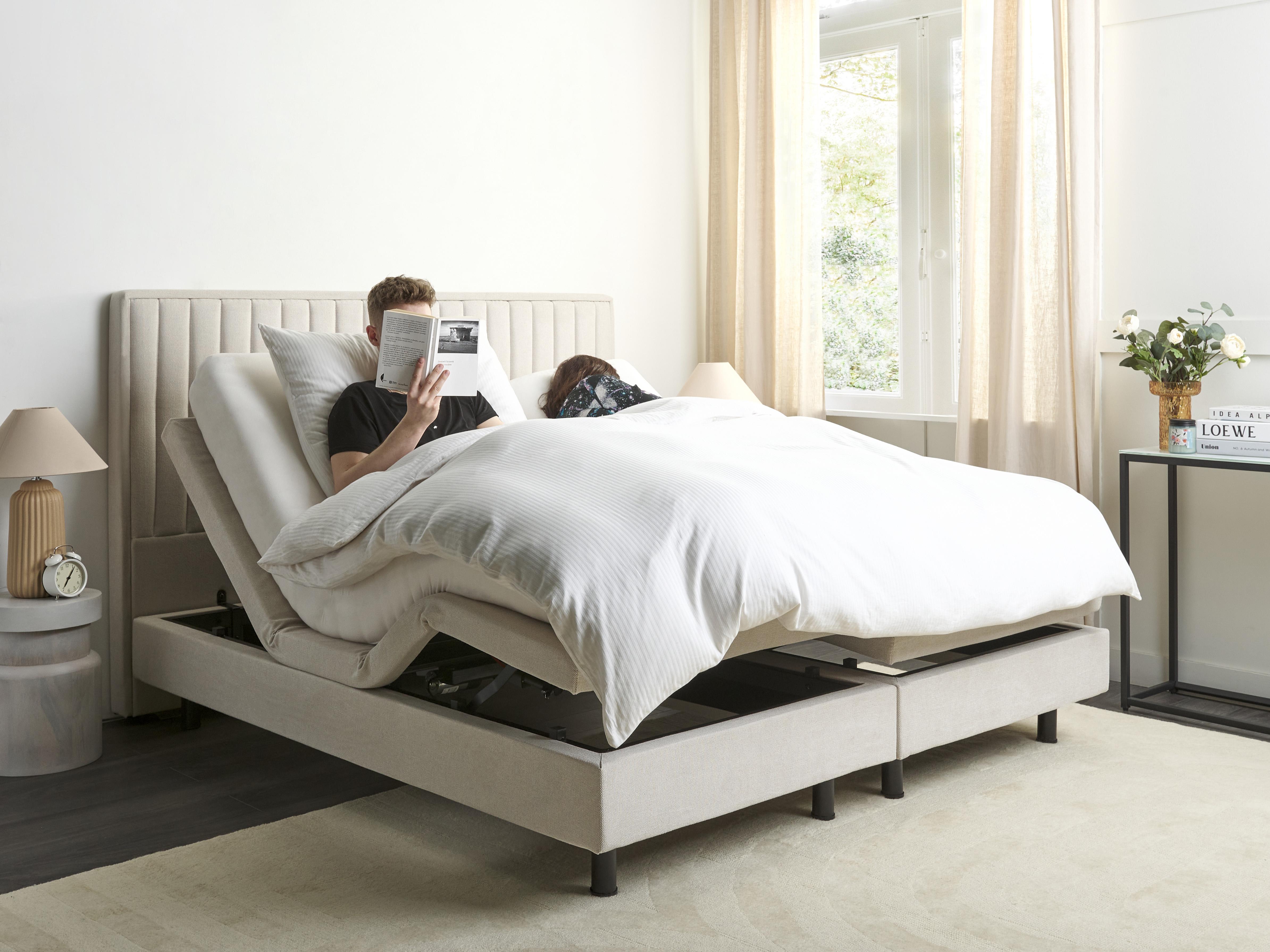 Verstelbaar bed Stof CASTELLAN 180 x 200 cm Lichtbeige