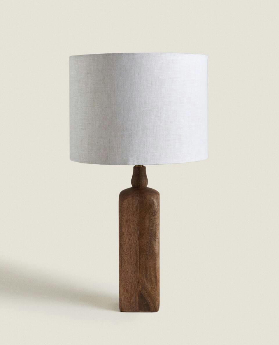 LUMINÁRIA COM BASE DE MADEIRA