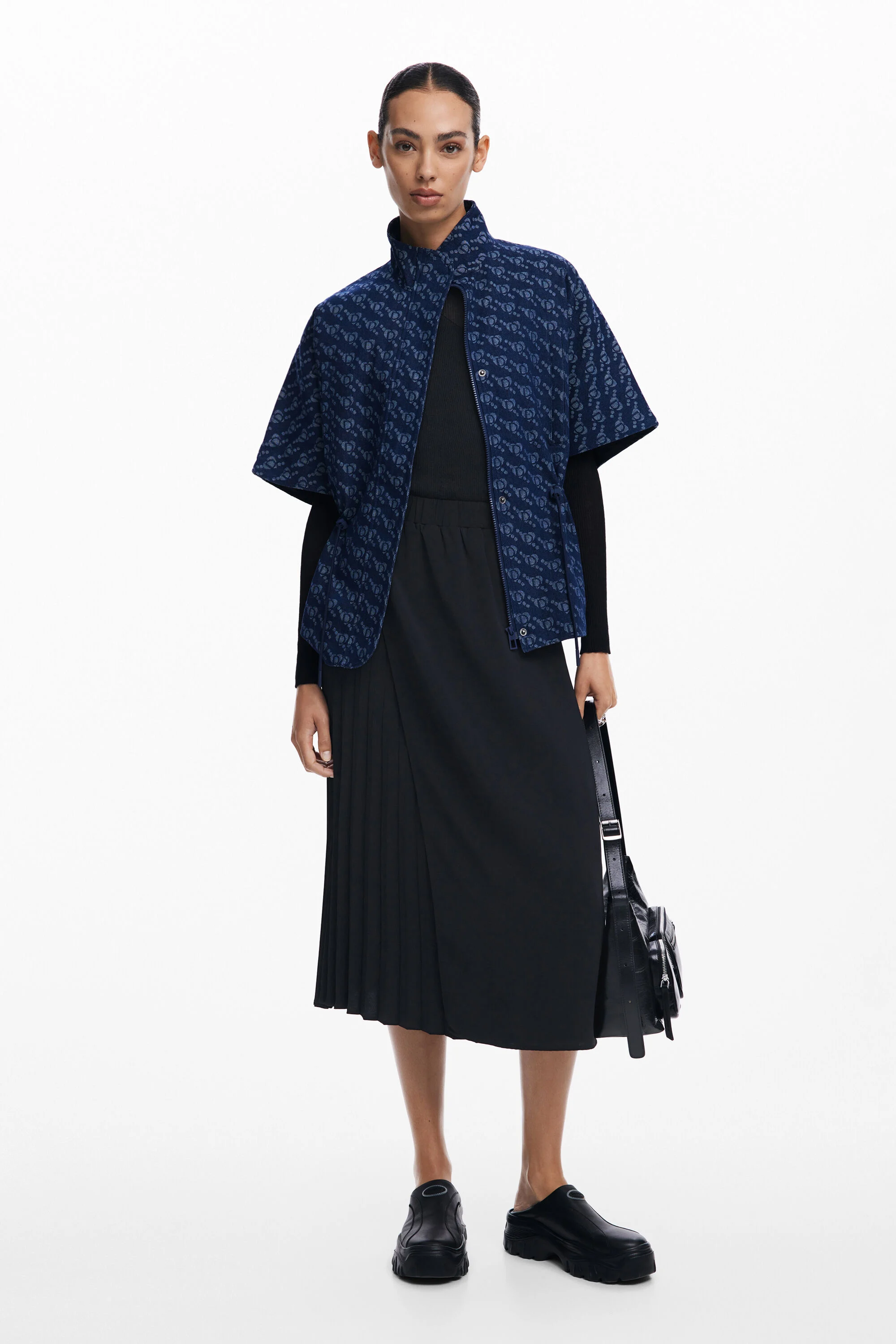 Poncho com estampa geométrica