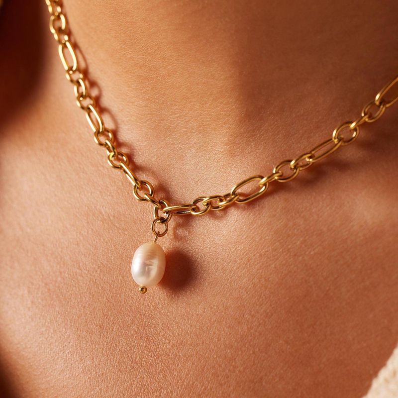 Lucardi - Stalen Goldplated Ketting met Parel - Ketting - Goudkleurig - Staal - 47 cm