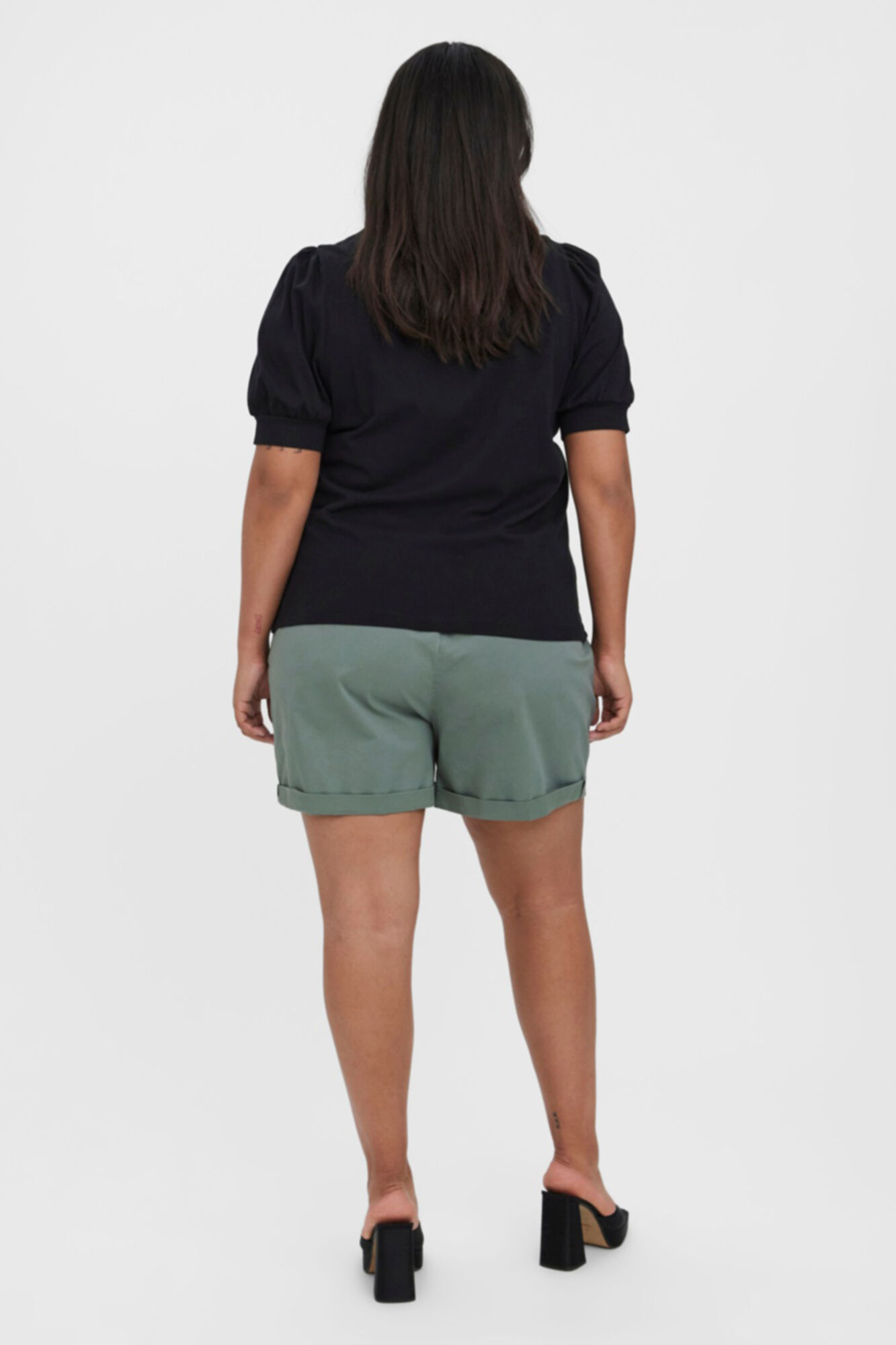 Camiseta plus size com mangas bufantes - Preta