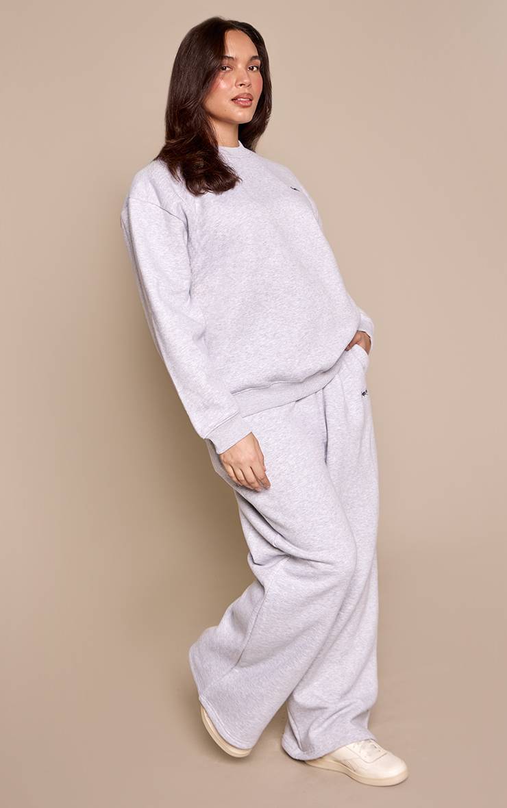 Gris Jogging Molleton PrettyLittleThing Plus Basic
