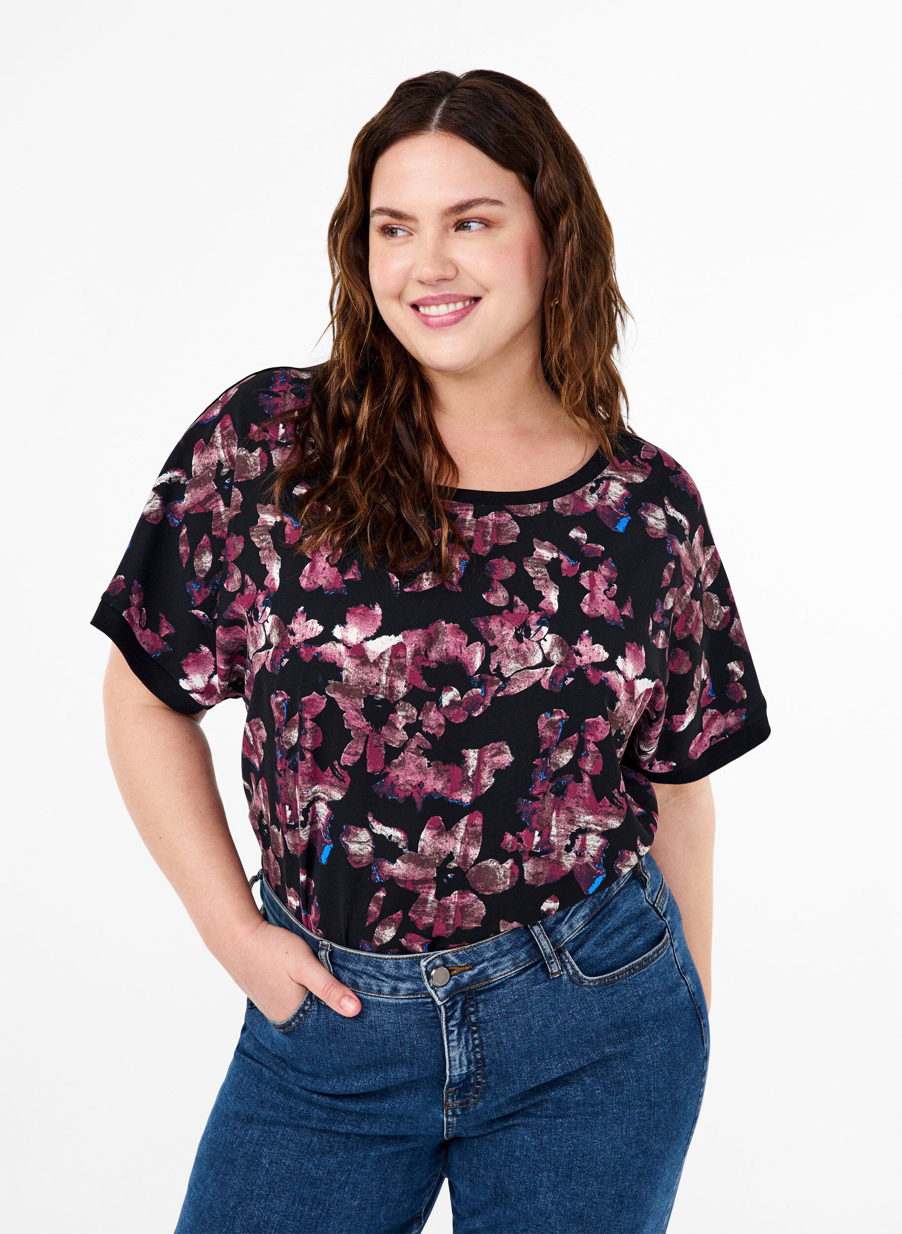 Løs t-shirt med blomsterprint