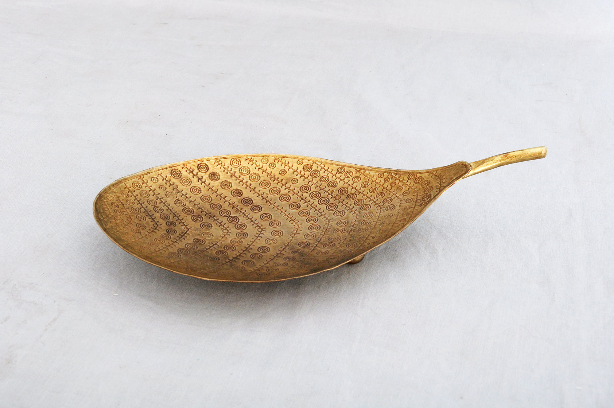 Ablage 'Blatt' gold, B 32,5 cm, L 16 cm, H 7 cm von fischer's lagerhaus