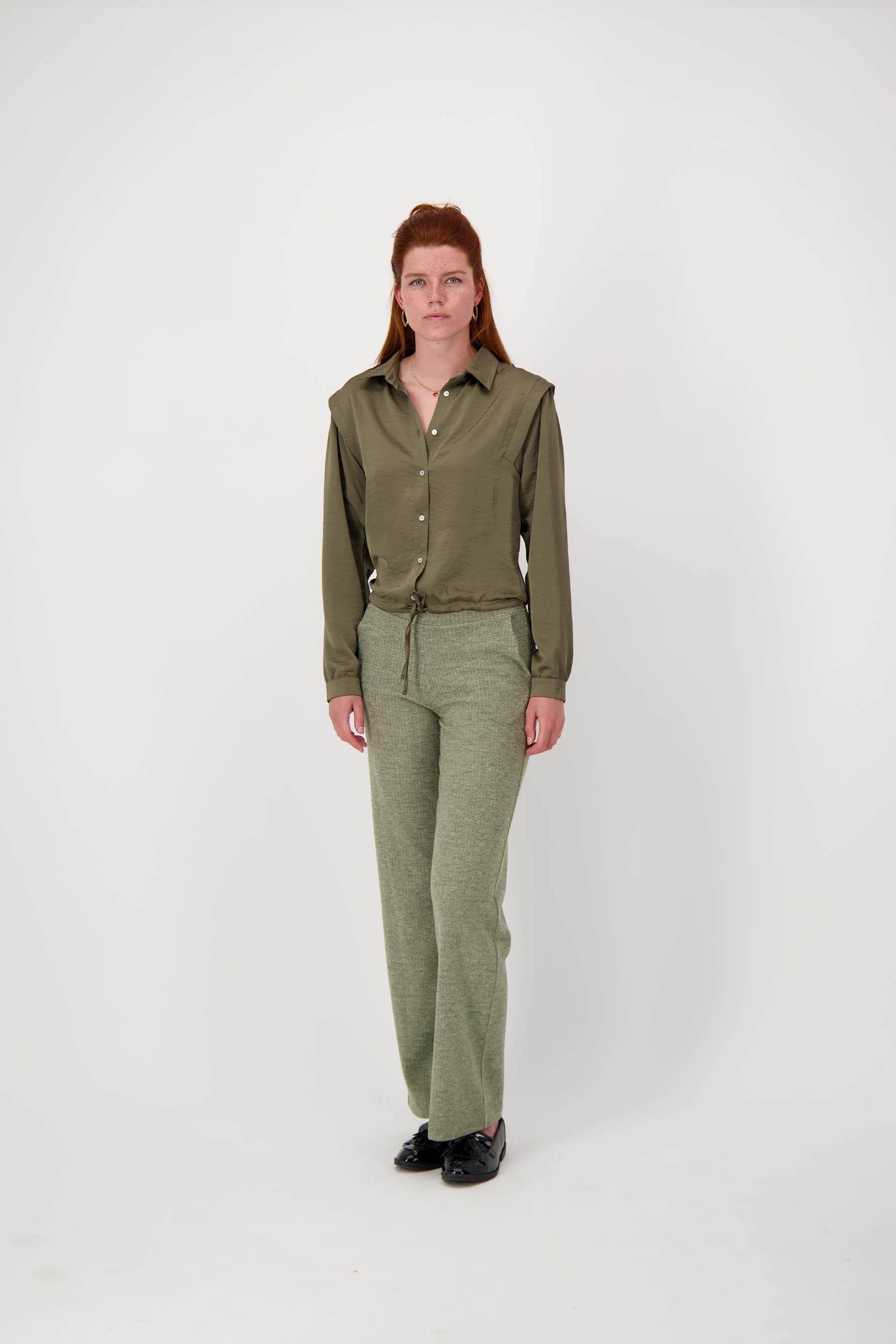 satijnen blouse met schouderdetail