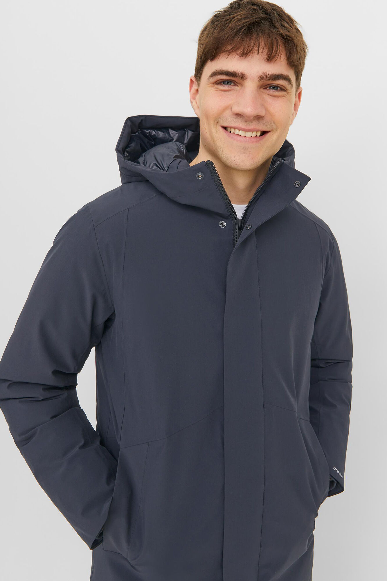 Parka técnica Tech Fusion com capuz.