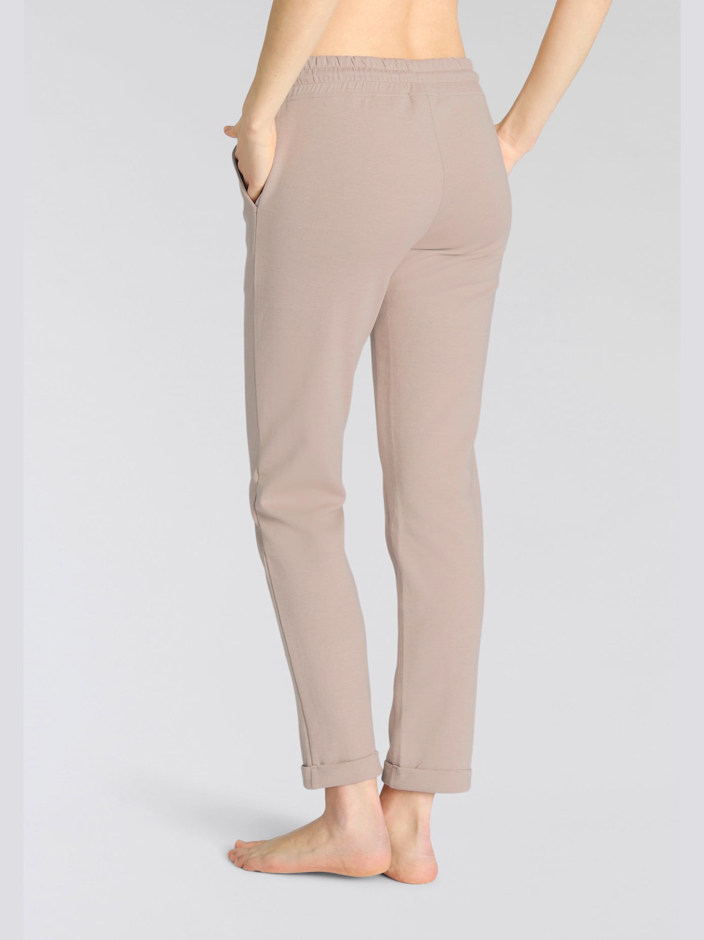 Pantalon basique avec petit logo brodé