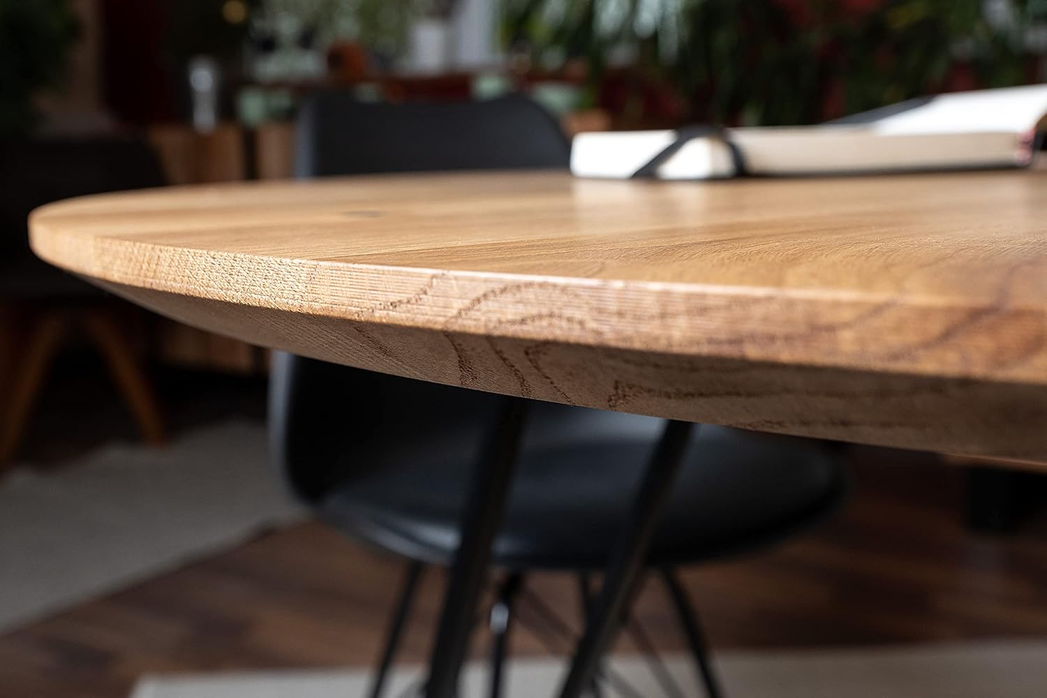 SAM Runder Esstisch 110 cm Dream, Eichenholz geölt, Esszimmertisch mit Schweizer Kante, Hairpin-Gestell Eisen schwarz, massiver Holztisch, Tischplatte 26mm