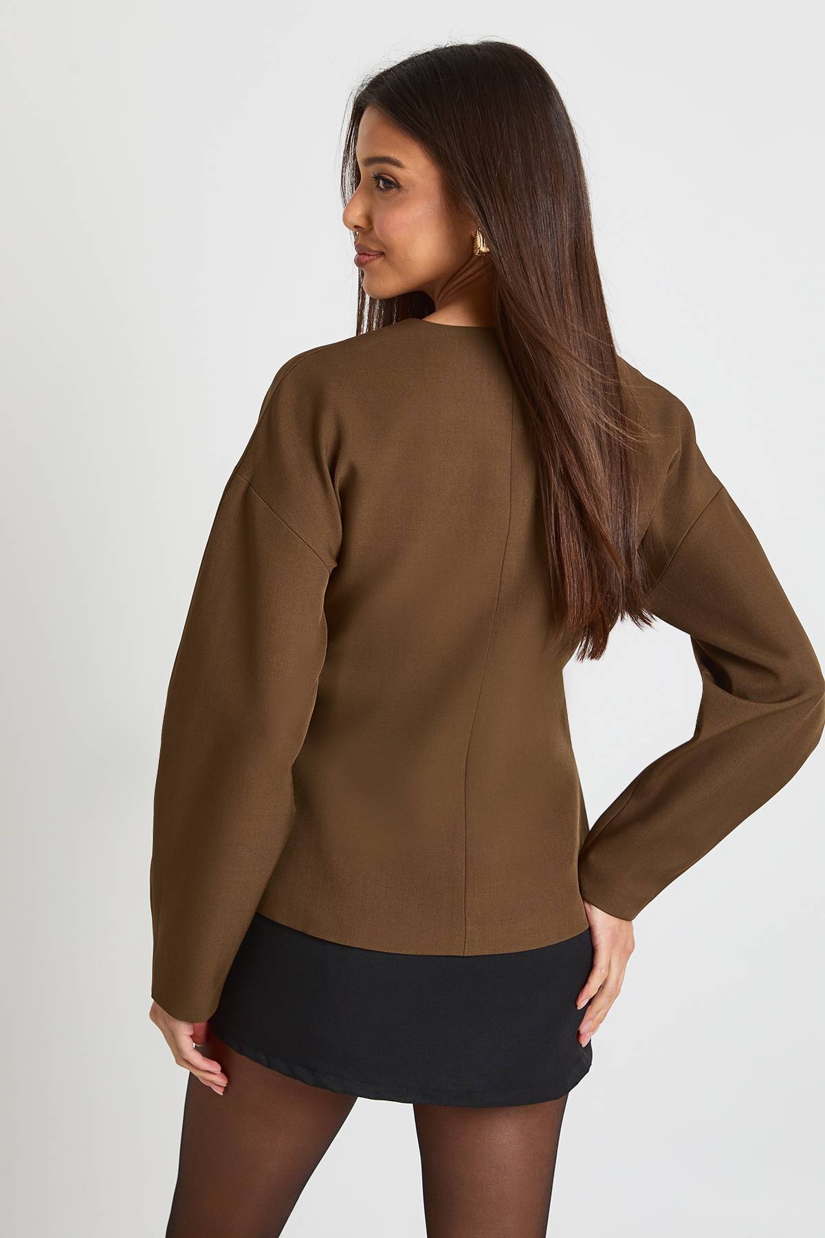 boohoo Blazer à manches bouffantes avec boutons dorés